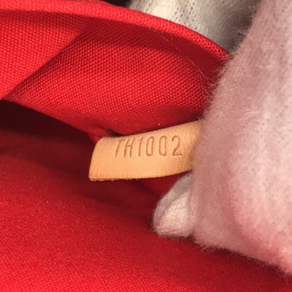 Auth LOUIS VUITTON Reade MM Rouge Monogram Vernis Handbag - Picture 7 of 14